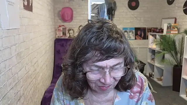 Betty Brick online show from 05/20/26, 07:47
