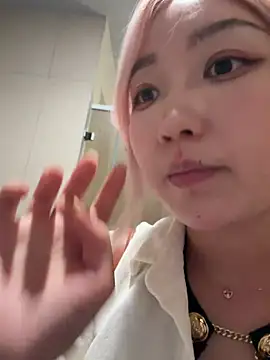 Snapshot of winter11 chatting on 10/06/25, 03:42 winter11 online show from 10/06/25, 03:42