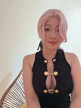 Snapshot of winter11 chatting on 10/30/25, 06:15 winter11 online show from 10/30/25, 06:15