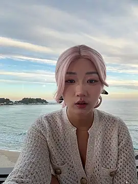 Snapshot of winter11 chatting on 11/10/25, 10:20 winter11 online show from 11/10/25, 10:20