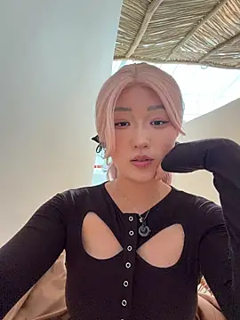 Snapshot of winter11 chatting on 11/18/25, 06:51 winter11 online show from 11/18/25, 06:51