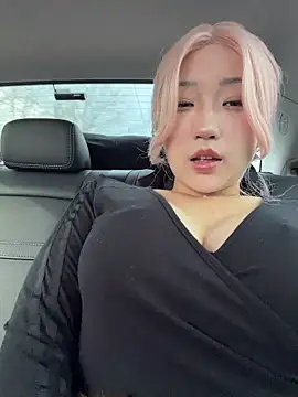 Snapshot of winter11 chatting on 11/23/25, 01:27 winter11 online show from 11/23/25, 01:27