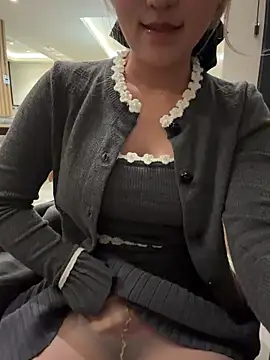 Snapshot of winter11 chatting on 11/28/25, 08:50 winter11 online show from 11/28/25, 08:50