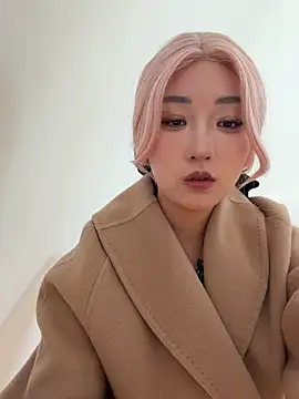 Snapshot of winter11 chatting on 12/14/25, 01:11 winter11 online show from 12/14/25, 01:11