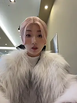 Snapshot of winter11 chatting on 01/18/26, 12:25 winter11 online show from 01/18/26, 12:25