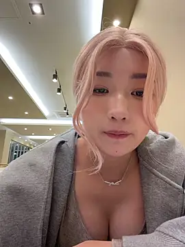 Snapshot of winter11 chatting on 01/18/26, 12:31 winter11 online show from 01/18/26, 12:31