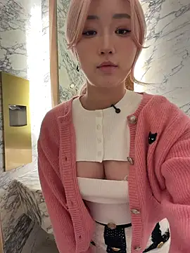 Snapshot of winter11 chatting on 02/10/26, 07:01 winter11 online show from 02/10/26, 07:01