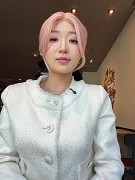 Snapshot of winter11 chatting on 02/16/26, 02:29 winter11 online show from 02/16/26, 02:29