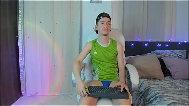 ThiagooJames online show from 12/23/25, 01:58