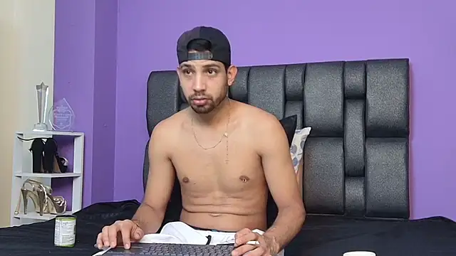 ashtoncooperr online show from 10/06/25, 06:49