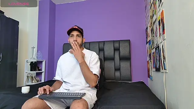 ashtoncooperr online show from 10/12/25, 05:34