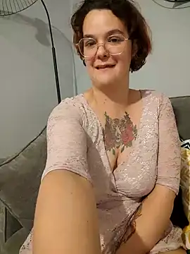 Snapshot of DadoTigresse chatting on 10/18/25, 07:03 DadoTigresse online show from 10/18/25, 07:03