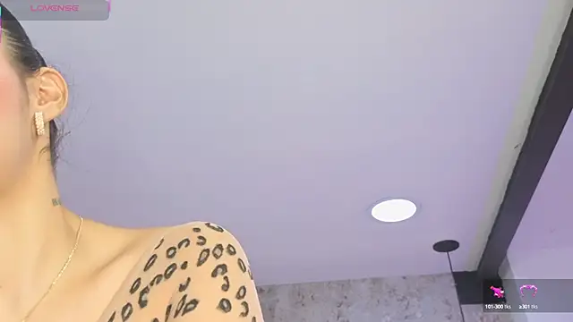 Snapshot of Saara_evans_ chatting on 09/27/25, 08:14 Saara evans online show from 09/27/25, 08:14