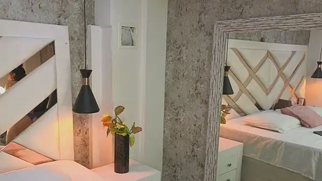 Snapshot of Saara_evans_ chatting on 10/15/25, 07:58 Saara evans online show from 10/15/25, 07:58