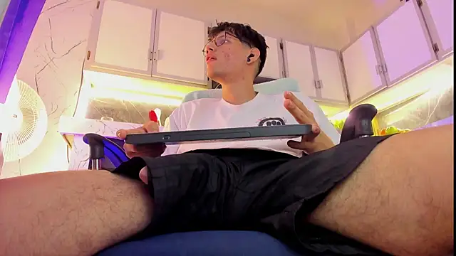 david huge online show from 11/29/25, 01:36