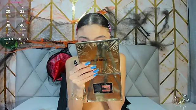 Snapshot of Cassidy_14 chatting on 11/02/25, 08:33 Cassidy 14 online show from 11/02/25, 08:33