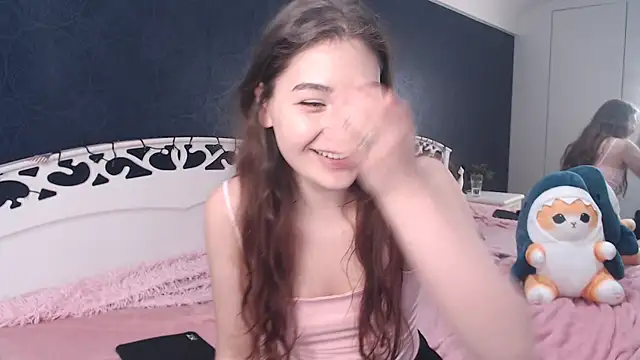 Snapshot of Lili_Luuu chatting on 09/20/25, 08:43 Lili Luuu online show from 09/20/25, 08:43