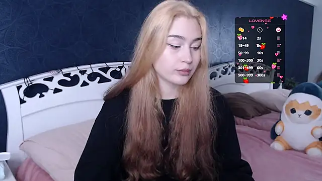 Snapshot of Lili_Luuu chatting on 10/16/25, 02:45 Lili Luuu online show from 10/16/25, 02:45