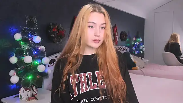 Snapshot of Lili_Luuu chatting on 12/19/25, 09:38 Lili Luuu online show from 12/19/25, 09:38