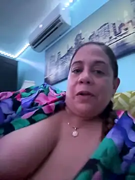 Snapshot of PrettyKittyMia chatting on 10/08/25, 10:51 PrettyKittyMia online show from 10/08/25, 10:51