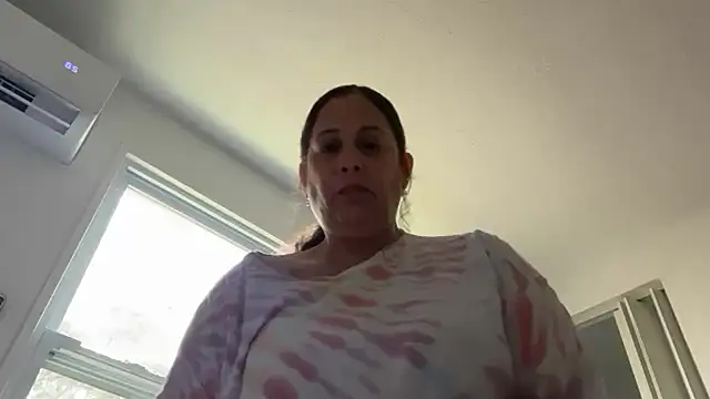 PrettyKittyMia online show from 05/21/26, 07:43