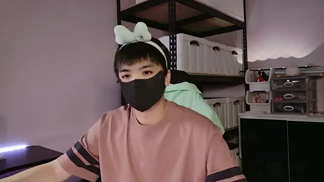 Snapshot of doggyman523 chatting on 09/15/25, 03:23 doggyman523 online show from 09/15/25, 03:23