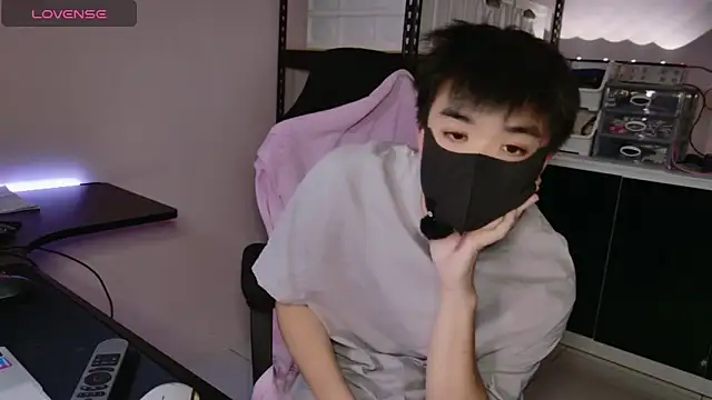 Snapshot of doggyman523 chatting on 11/03/25, 04:30 doggyman523 online show from 11/03/25, 04:30