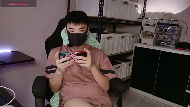 Snapshot of doggyman523 chatting on 11/11/25, 03:23 doggyman523 online show from 11/11/25, 03:23