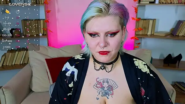 Snapshot of bluelunaray chatting on 10/13/25, 09:42 bluelunaray online show from 10/13/25, 09:42