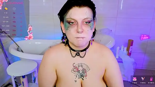 Snapshot of bluelunaray chatting on 10/25/25, 10:34 bluelunaray online show from 10/25/25, 10:34