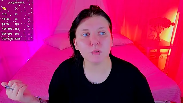 Snapshot of bluelunaray chatting on 11/27/25, 10:39 bluelunaray online show from 11/27/25, 10:39