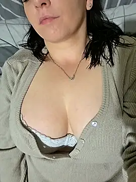Snapshot of Curvy_Angel chatting on 09/17/25, 07:04 Curvy Angel online show from 09/17/25, 07:04