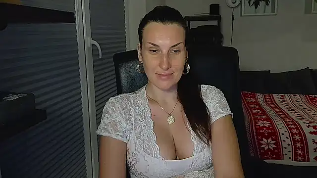 Snapshot of DonnaAmore chatting on 11/12/25, 03:12 DonnaAmore online show from 11/12/25, 03:12