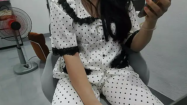 Snapshot of Emachiii chatting on 05/10/26, 12:32 Emachiii online show from 05/10/26, 12:32