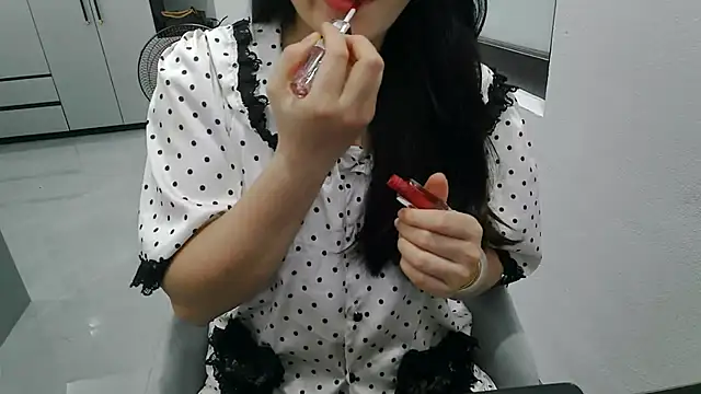 Snapshot of Emachiii chatting on 05/17/26, 12:34 Emachiii online show from 05/17/26, 12:34