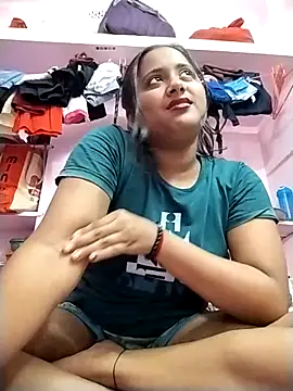 Snapshot of Fun__with__Prity chatting on 10/28/25, 06:21 Fun  with  Prity online show from 10/28/25, 06:21