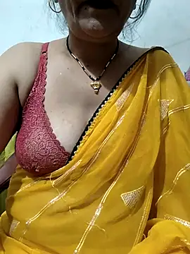 Snapshot of Cuty_siya_143 chatting on 11/11/25, 10:15 Cuty siya 143 online show from 11/11/25, 10:15