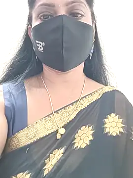 Snapshot of shivani27 chatting on 11/24/25, 04:07 shivani27 online show from 11/24/25, 04:07