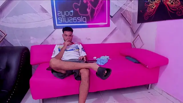 Snapshot of rhabena_boysex chatting on 02/28/26, 01:39 rhabena boysex online show from 02/28/26, 01:39