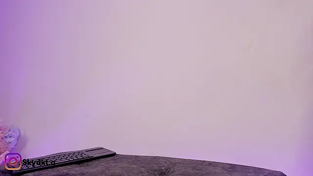 Snapshot of Sky_Dark7 chatting on 11/15/25, 01:14 Sky Dark7 online show from 11/15/25, 01:14