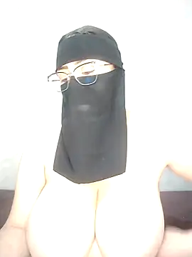 Snapshot of Arabic-loka chatting on 10/24/25, 10:28 Arabic-loka online show from 10/24/25, 10:28