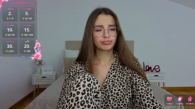 Real cutie1 online show from 10/13/25, 09:15