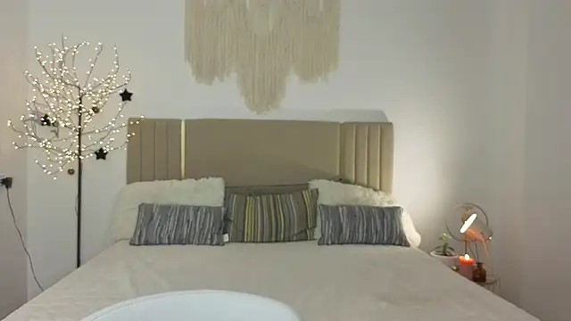 Real cutie1 online show from 02/11/26, 02:00