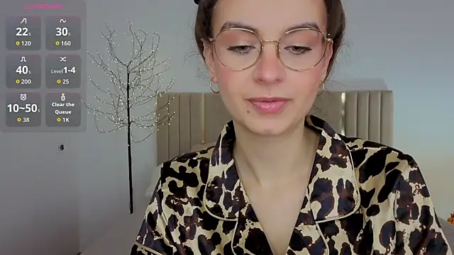 Real cutie1 online show from 07/14/26, 12:55