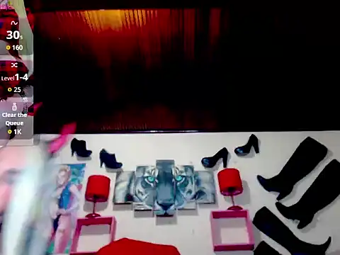 Snapshot of blondehot5v chatting on 09/18/25, 12:07 blondehot5v online show from 09/18/25, 12:07