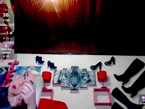 Snapshot of blondehot5v chatting on 09/23/25, 12:08 blondehot5v online show from 09/23/25, 12:08