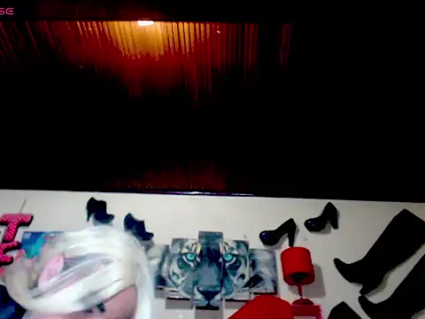 Snapshot of blondehot5v chatting on 09/26/25, 11:58 blondehot5v online show from 09/26/25, 11:58