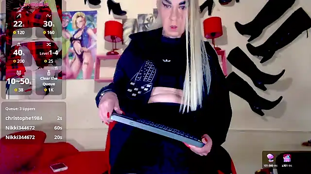 Snapshot of blondehot5v chatting on 10/11/25, 12:04 blondehot5v online show from 10/11/25, 12:04