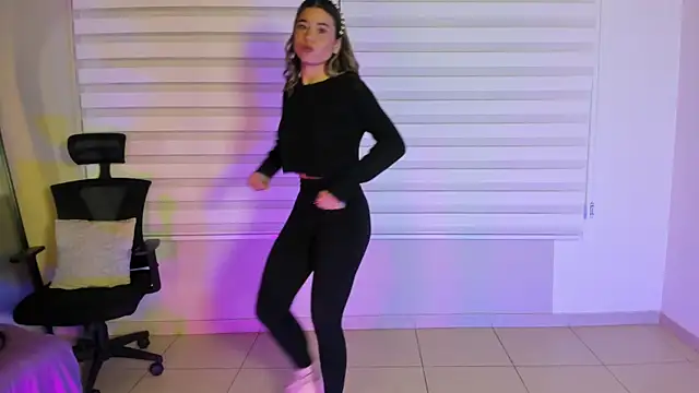 Rachell criss online show from 09/30/25, 04:17