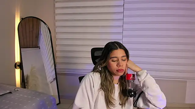 Rachell criss online show from 11/09/25, 04:22